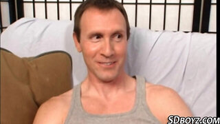 Muscled amateur tugging - video 1