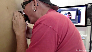 Latin dad discovers gloryhole fun-guess he's not just here for the scenery