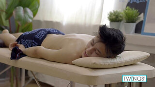 Masseuse Michael Arse Bangs His Lean Customer Logan!