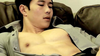 Cum Fu: Inked & muscled asian masturbating in the bed solo