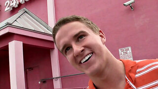 Gloryhole straight amateur gets fooled